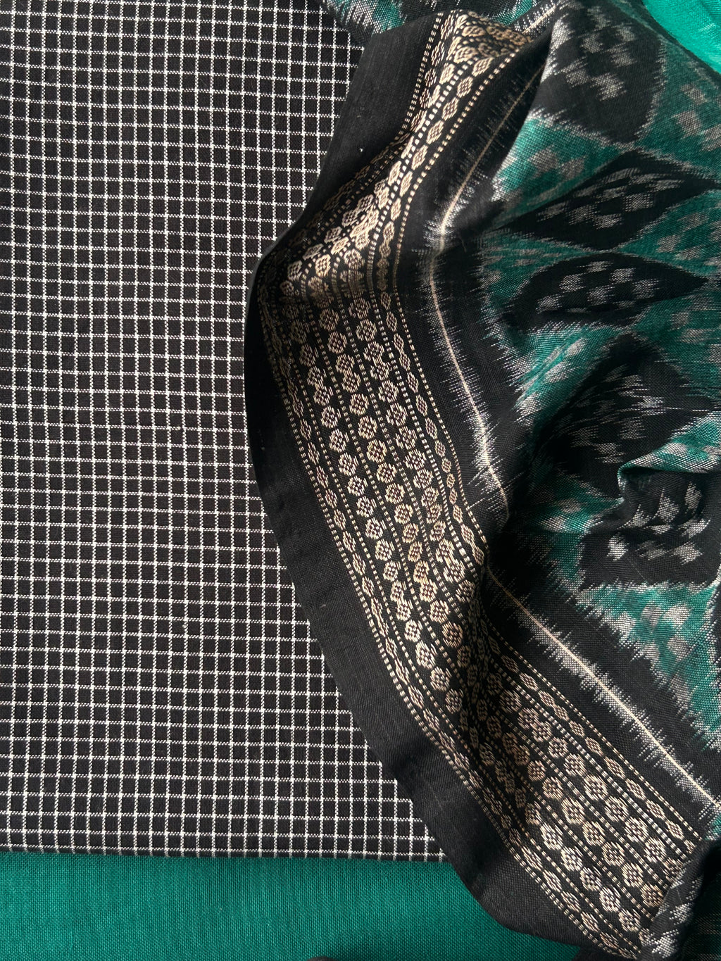 Shyama - Handwoven Ikath Kurta Dupatta Set