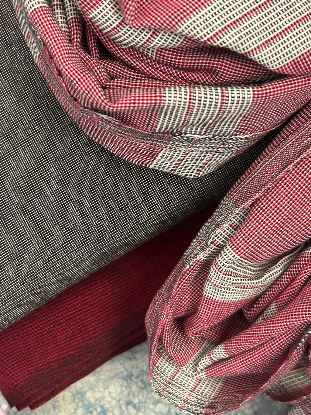 Handwoven Bhujodi Set - Black and Maroon