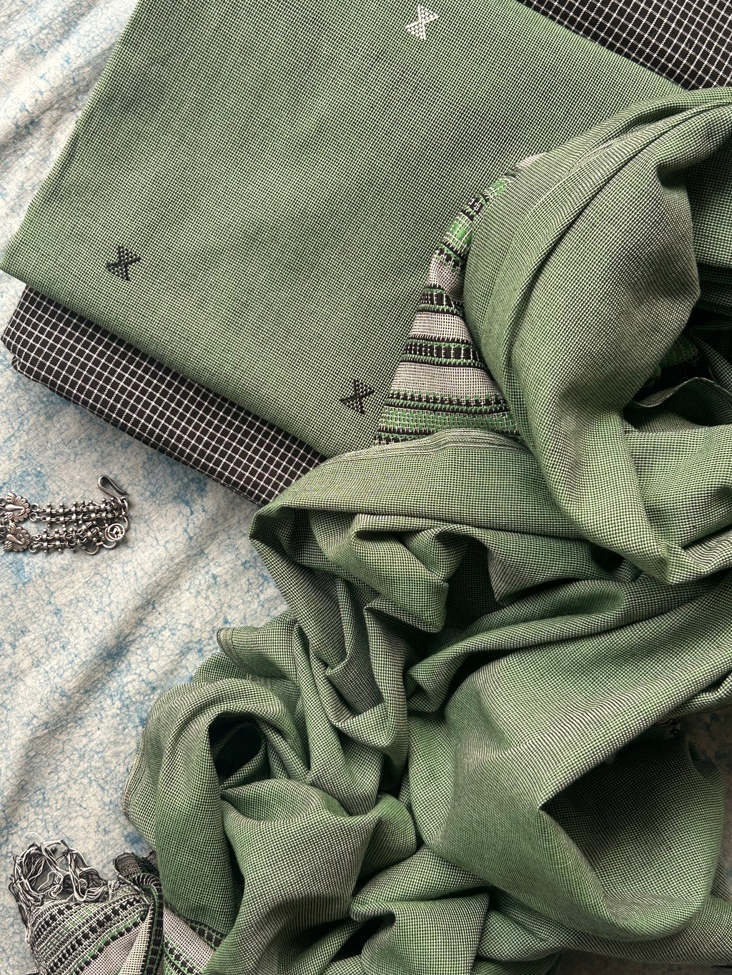 Taarangan - Handwoven Bhujodi Set