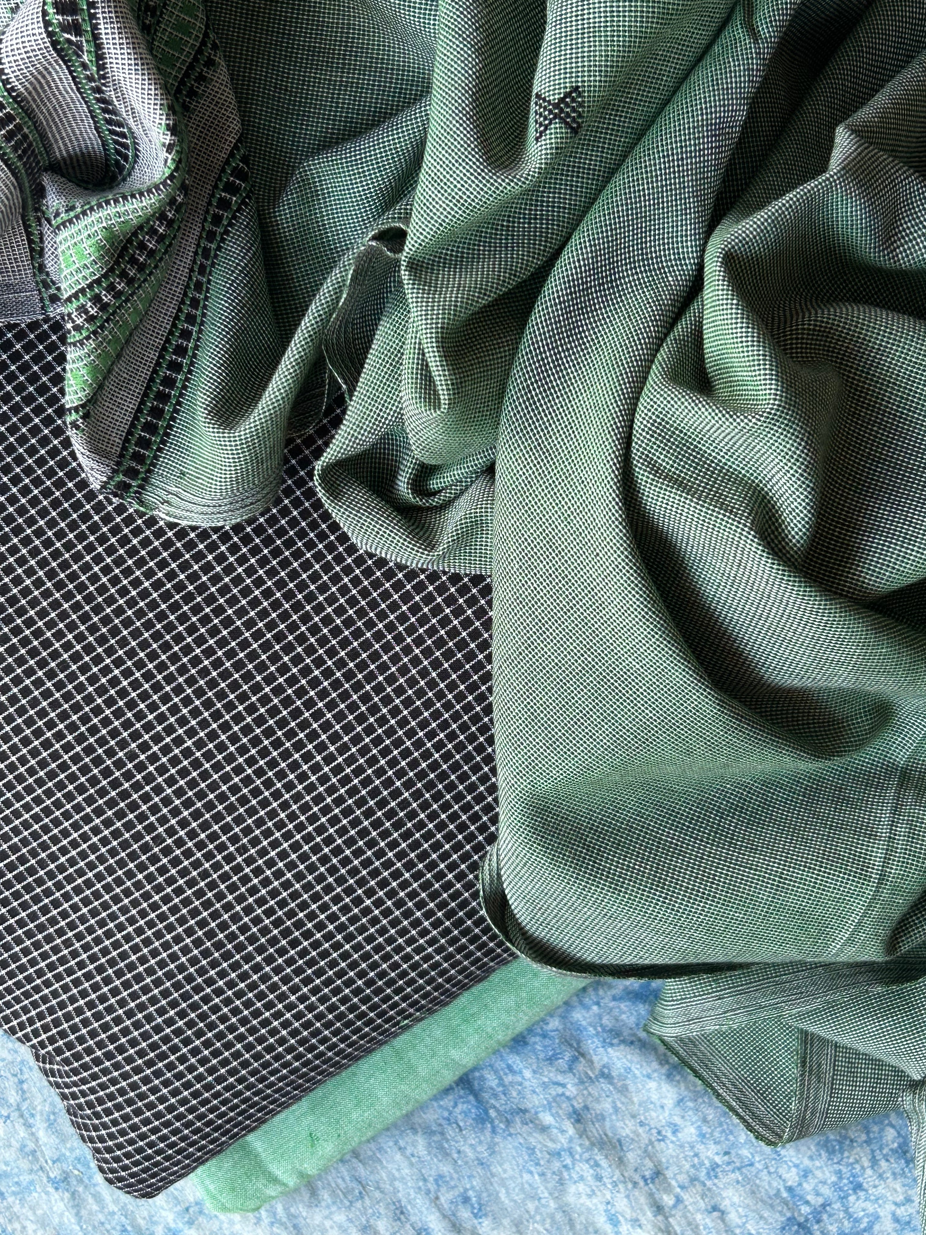 Sharvari - Handwoven Bhujodi Set