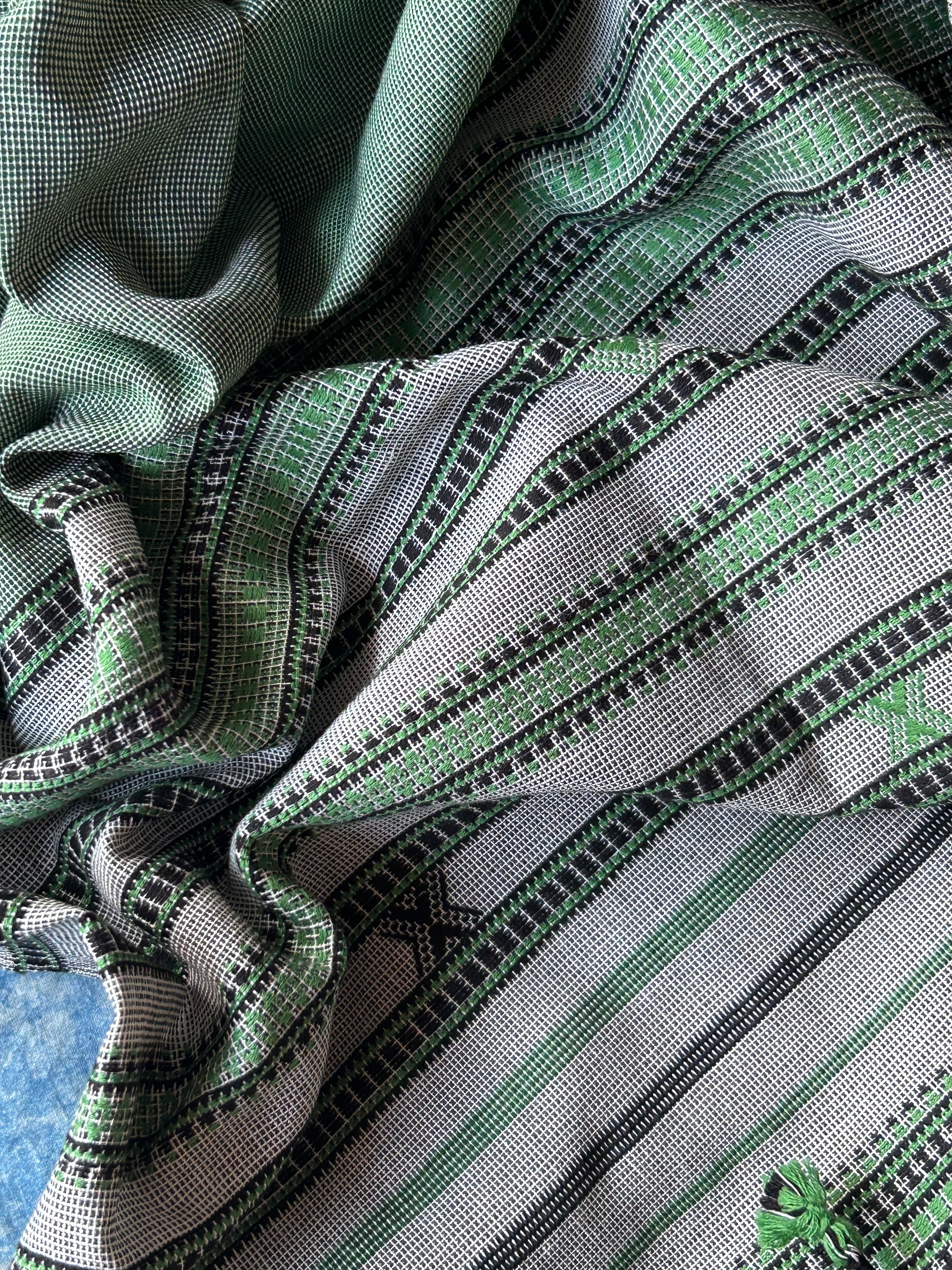 Sharvari - Handwoven Bhujodi Set