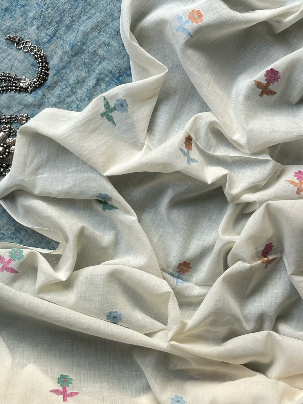 Utsav - Handwoven Bengal Jamdani Fabric (900 INR/metre)
