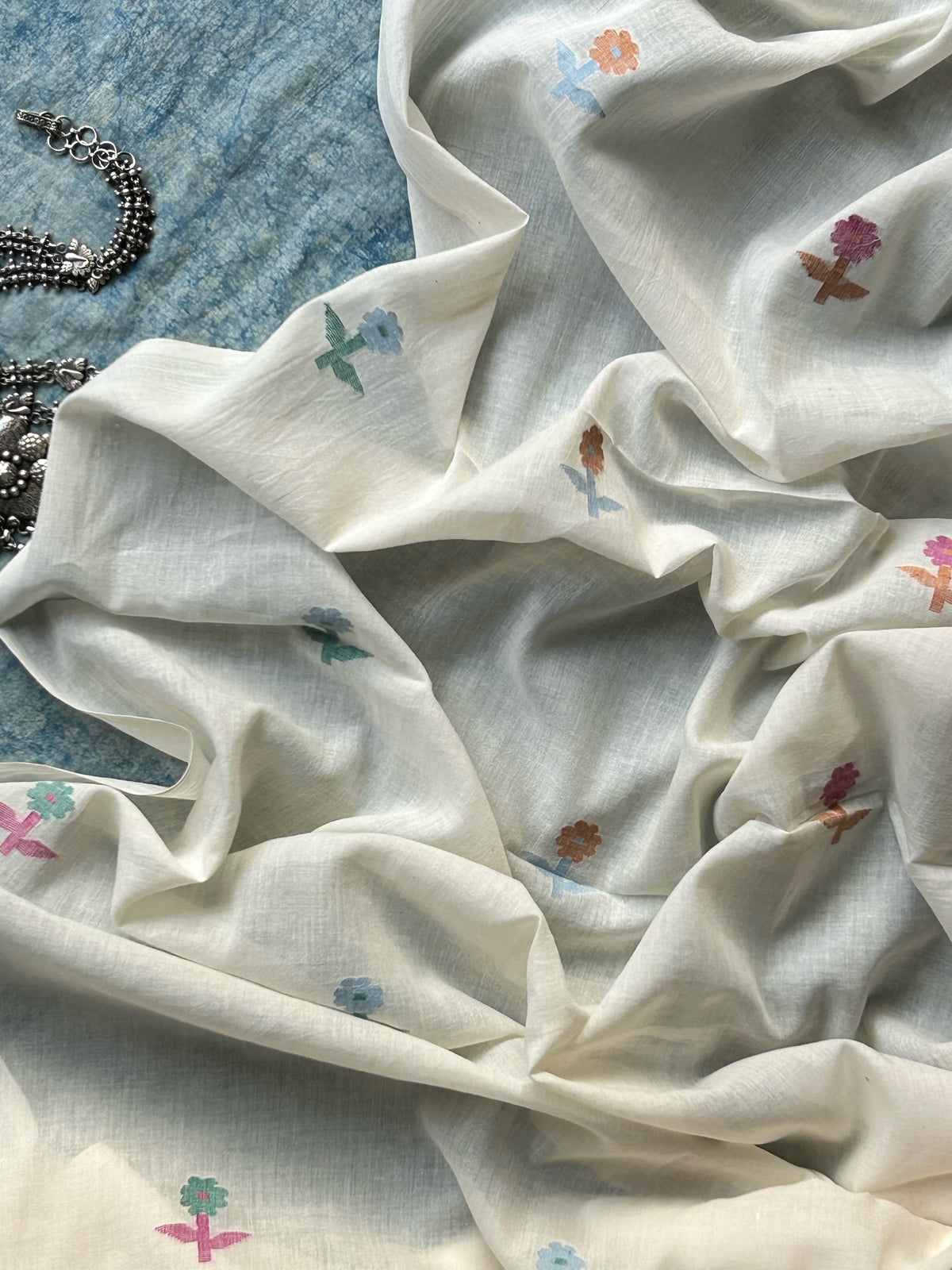Utsav - Handwoven Bengal Jamdani Fabric (900 INR/metre)