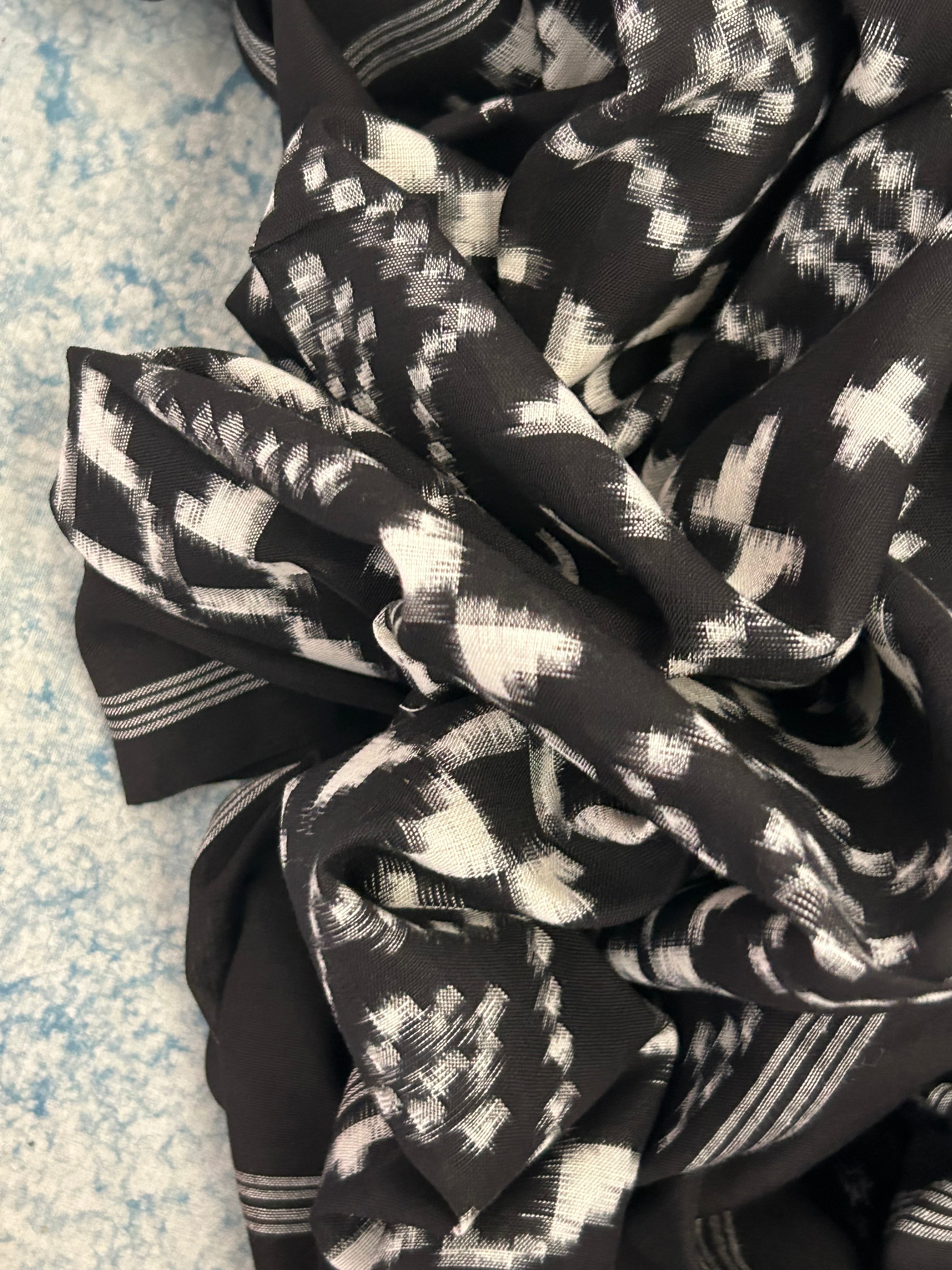 Handwoven Ikat Kurta Telia Dupatta Set
