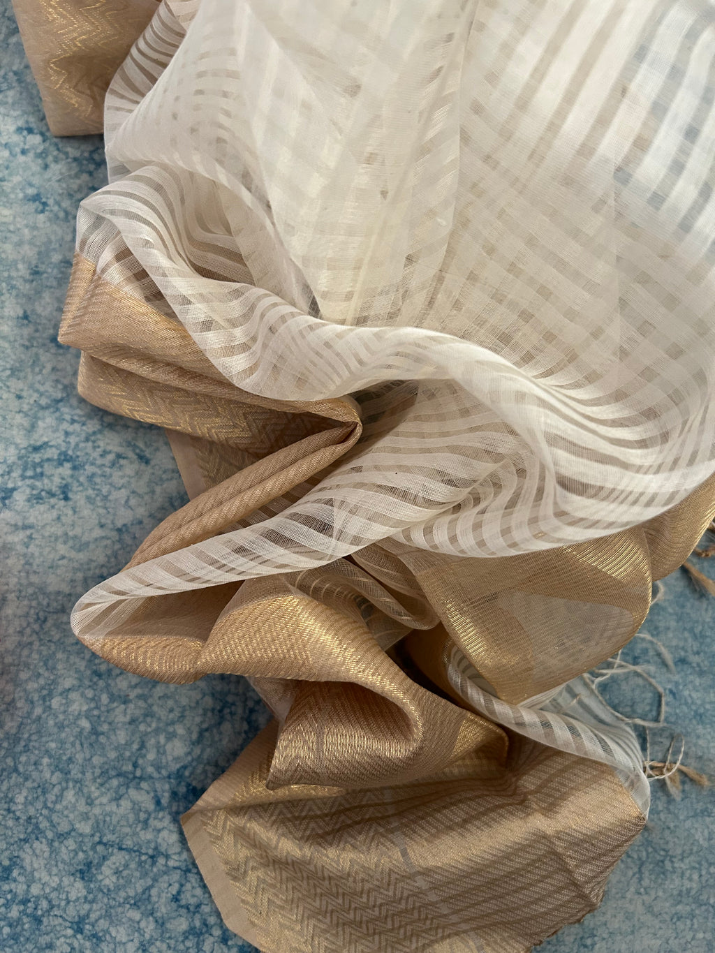 Handwoven Maheshwari Kurta Dupatta Set -Ivory & Gold