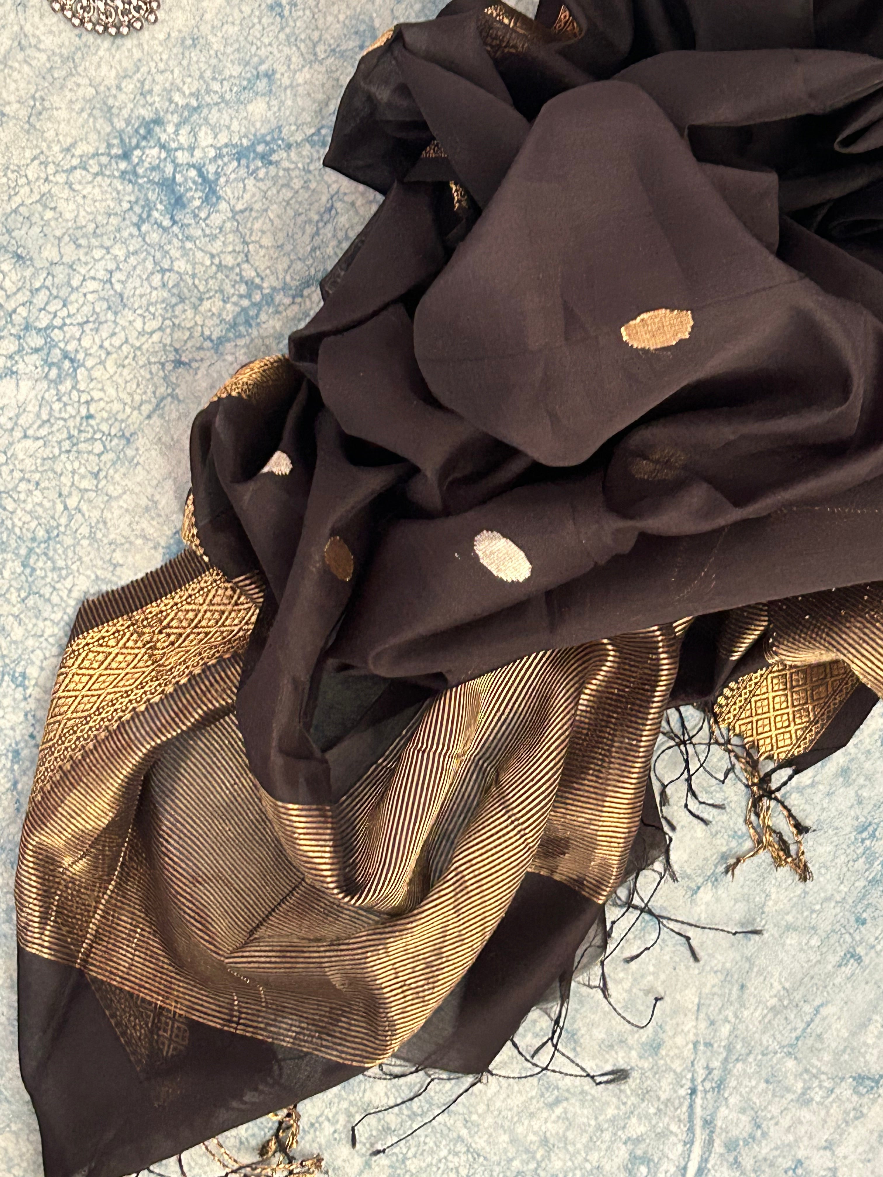 Handwoven Maheshwari Kurta Dupatta Set - Black & Gold