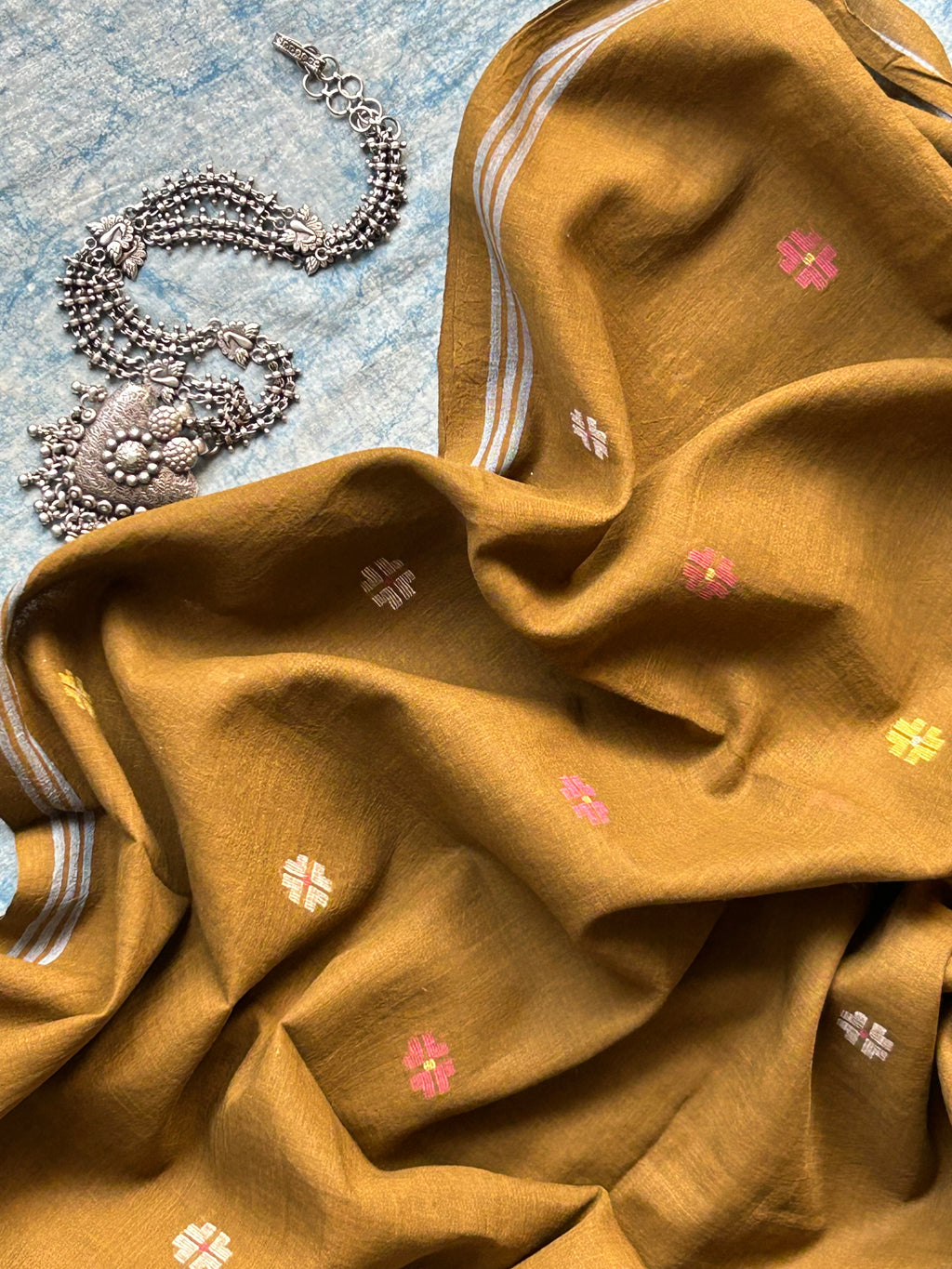 Modak - Handwoven Bengal Jamdani Fabric (800 INR/metre)