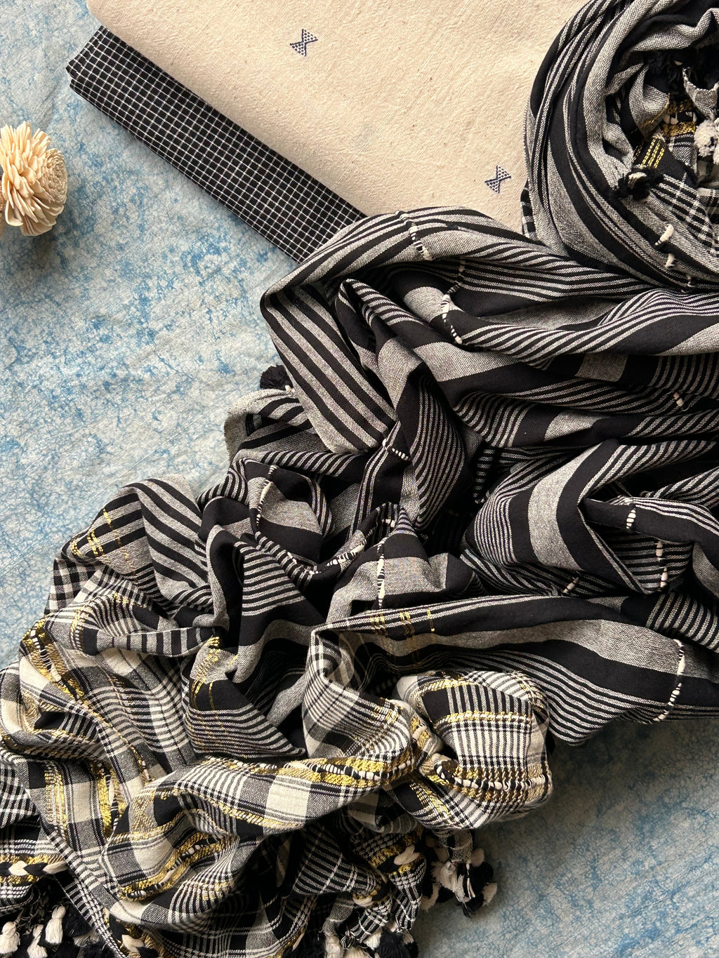 Malhaar - Handwoven Bhujodi Kala Cotton Set