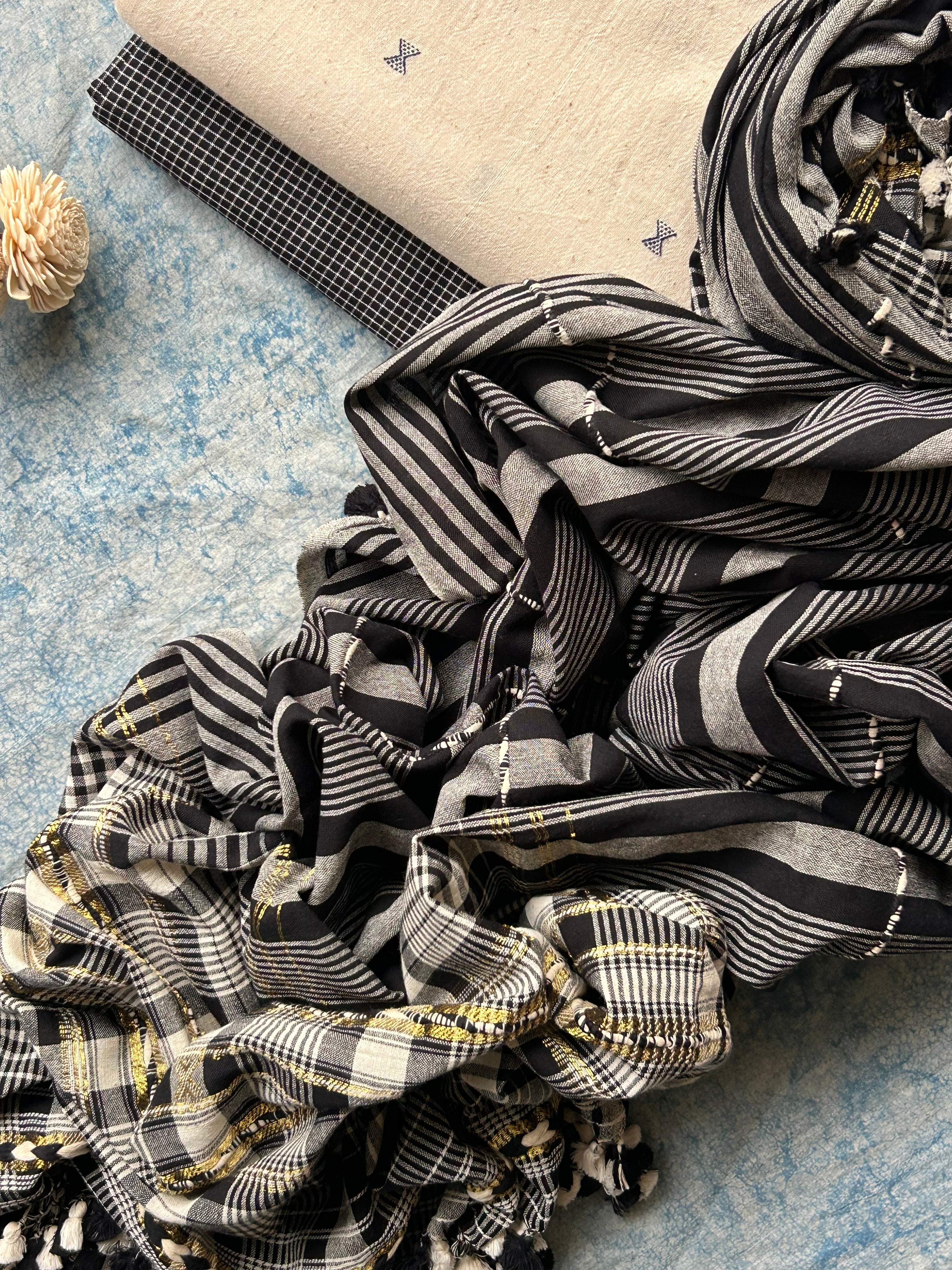 Malhaar - Handwoven Bhujodi Kala Cotton Set