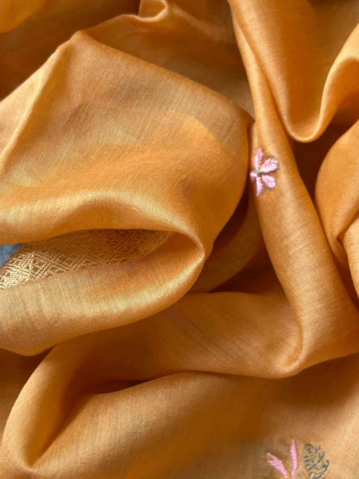Avira - Handwoven Chikankari Work Maheshwari Set
