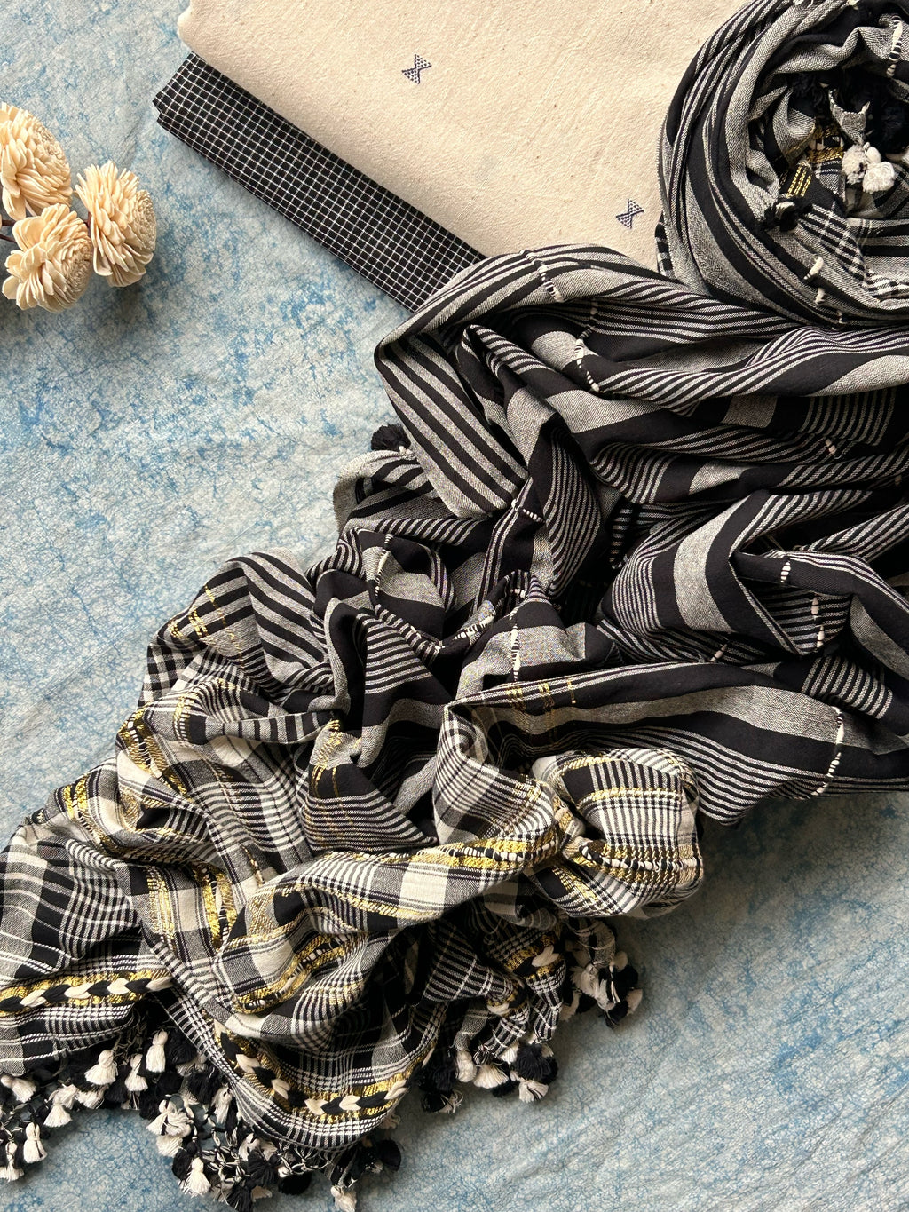 Malhaar - Handwoven Bhujodi Kala Cotton Set