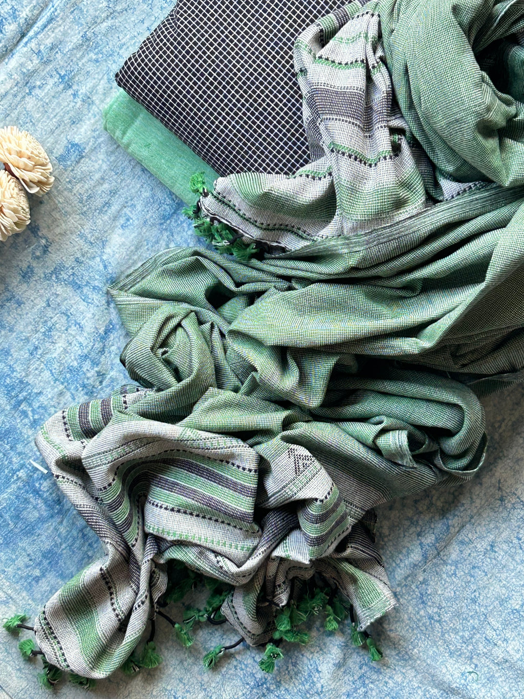 Taraangan - Handwoven Bhujodi Set