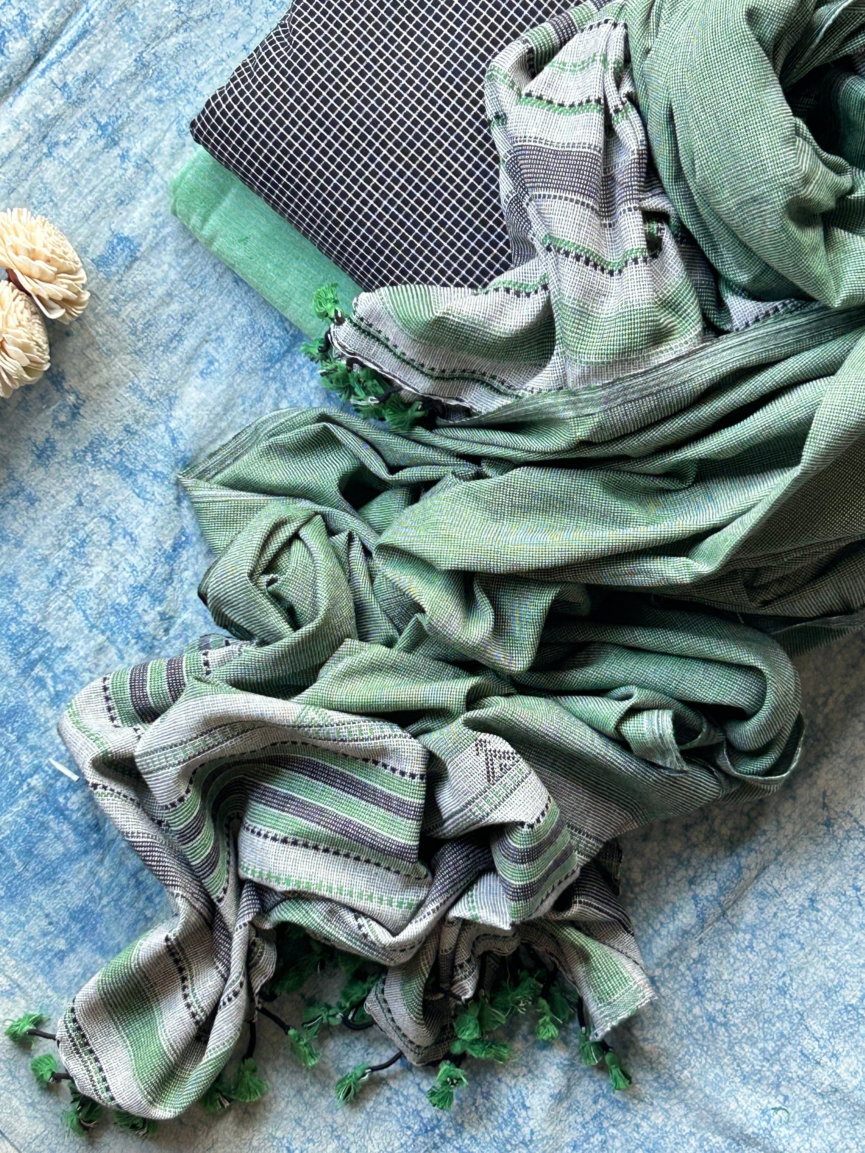 Taraangan - Handwoven Bhujodi Set