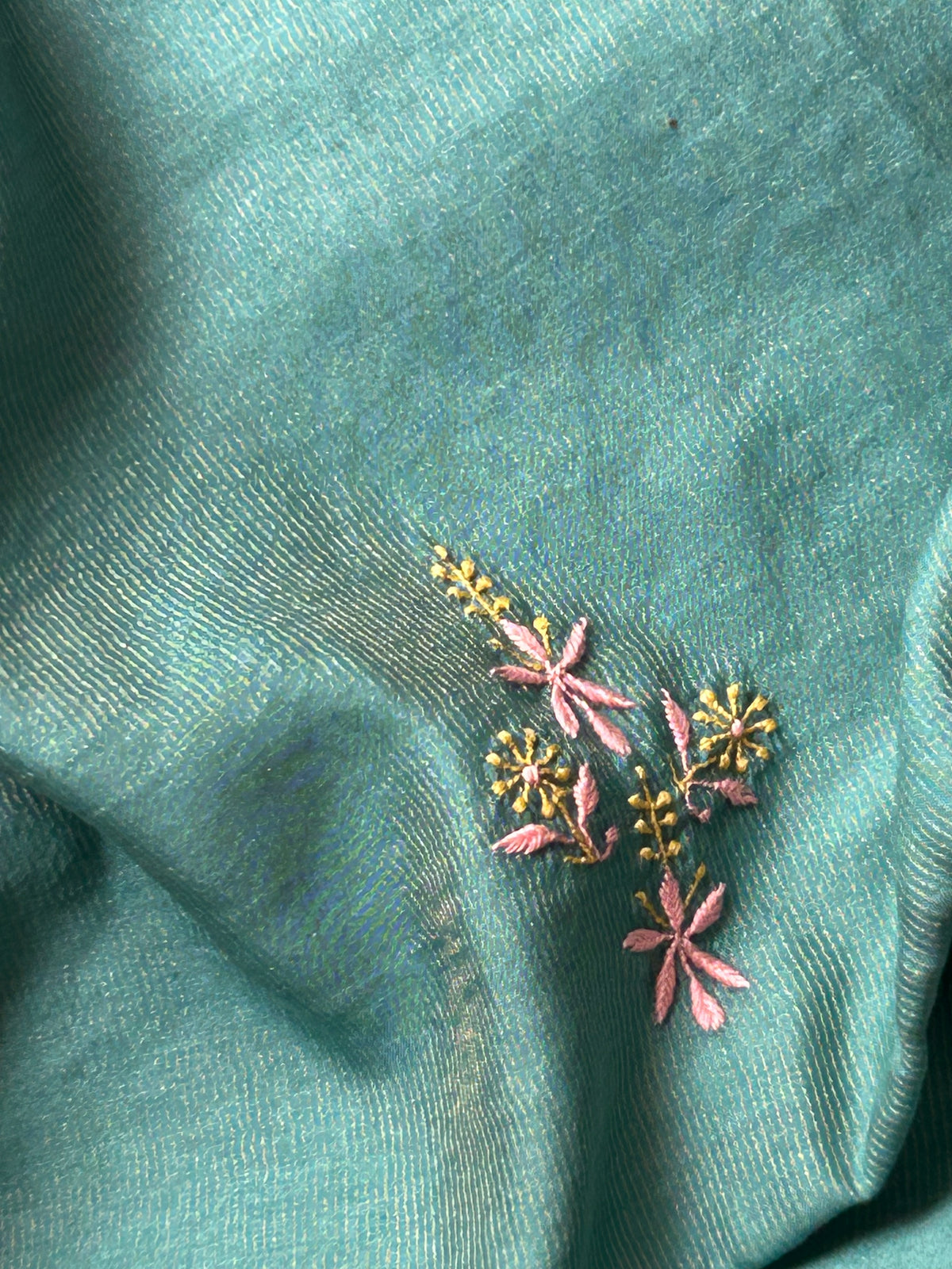 Amruta - Handwoven Chikankari Work Maheshwari Tissue Set