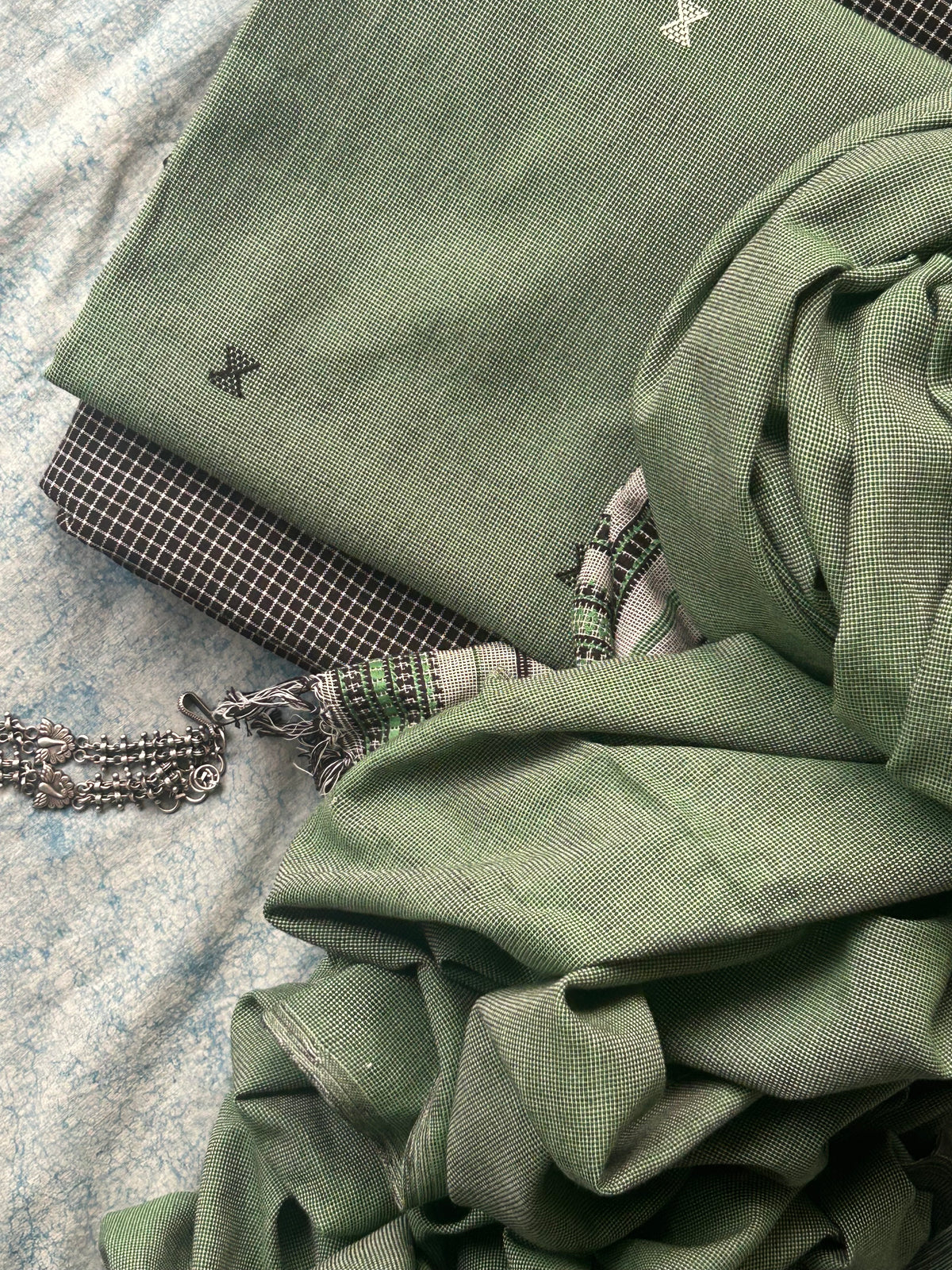 Sharvari - Handwoven Bhujodi Set