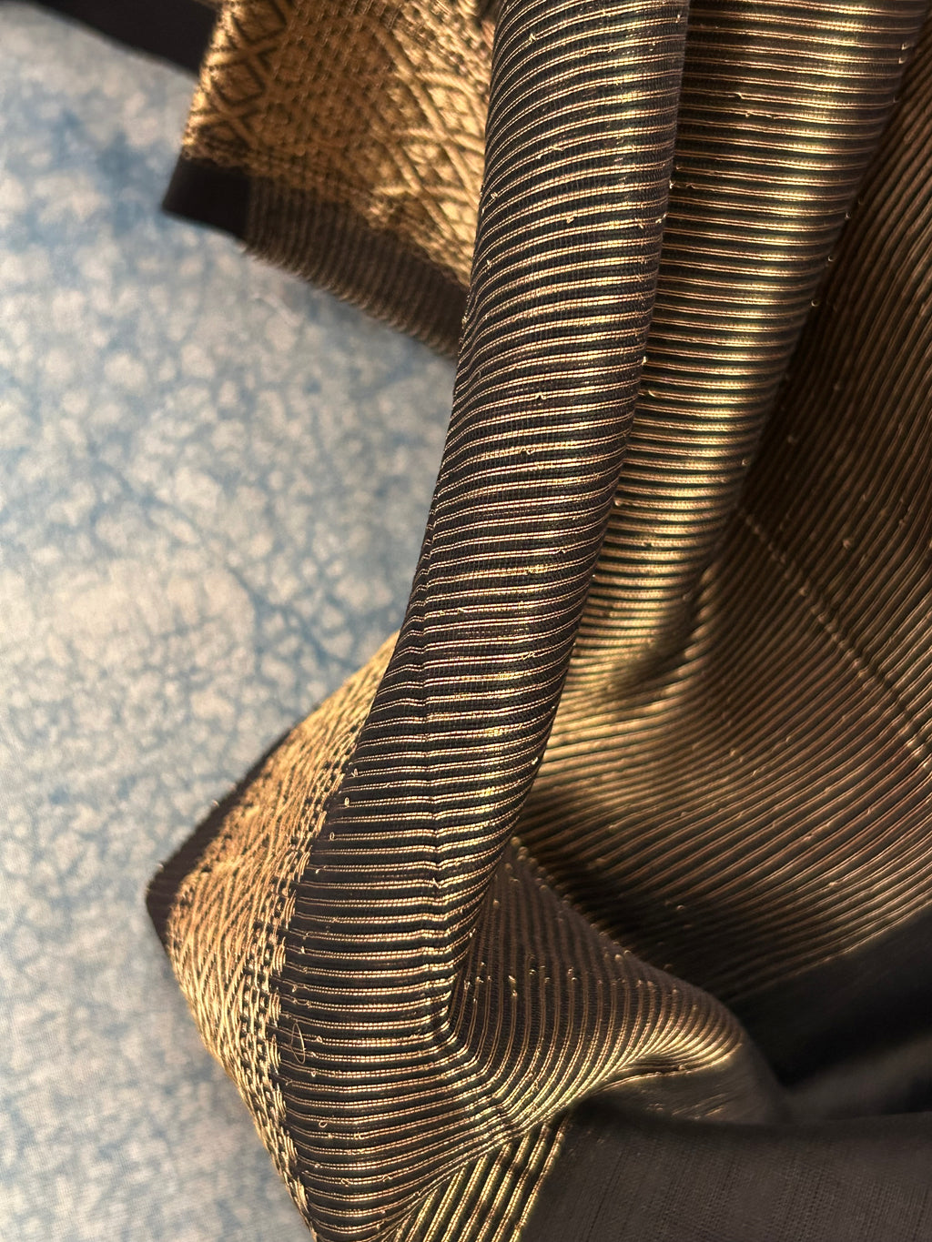 Handwoven Maheshwari Kurta Dupatta Set -Black and Gold