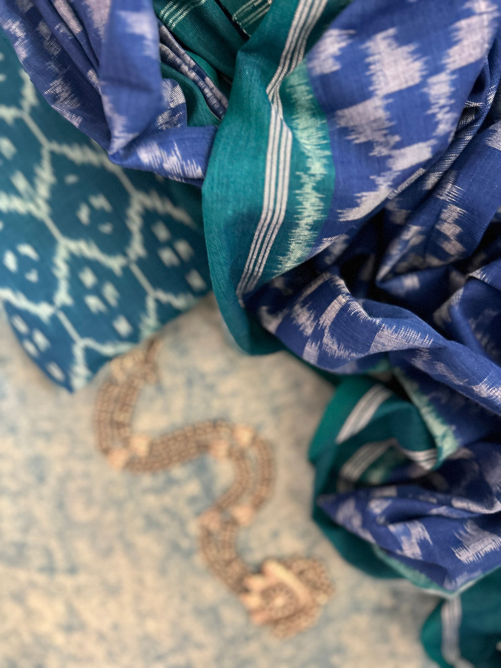 Handwoven Ikat Kurta Telia Dupatta Set