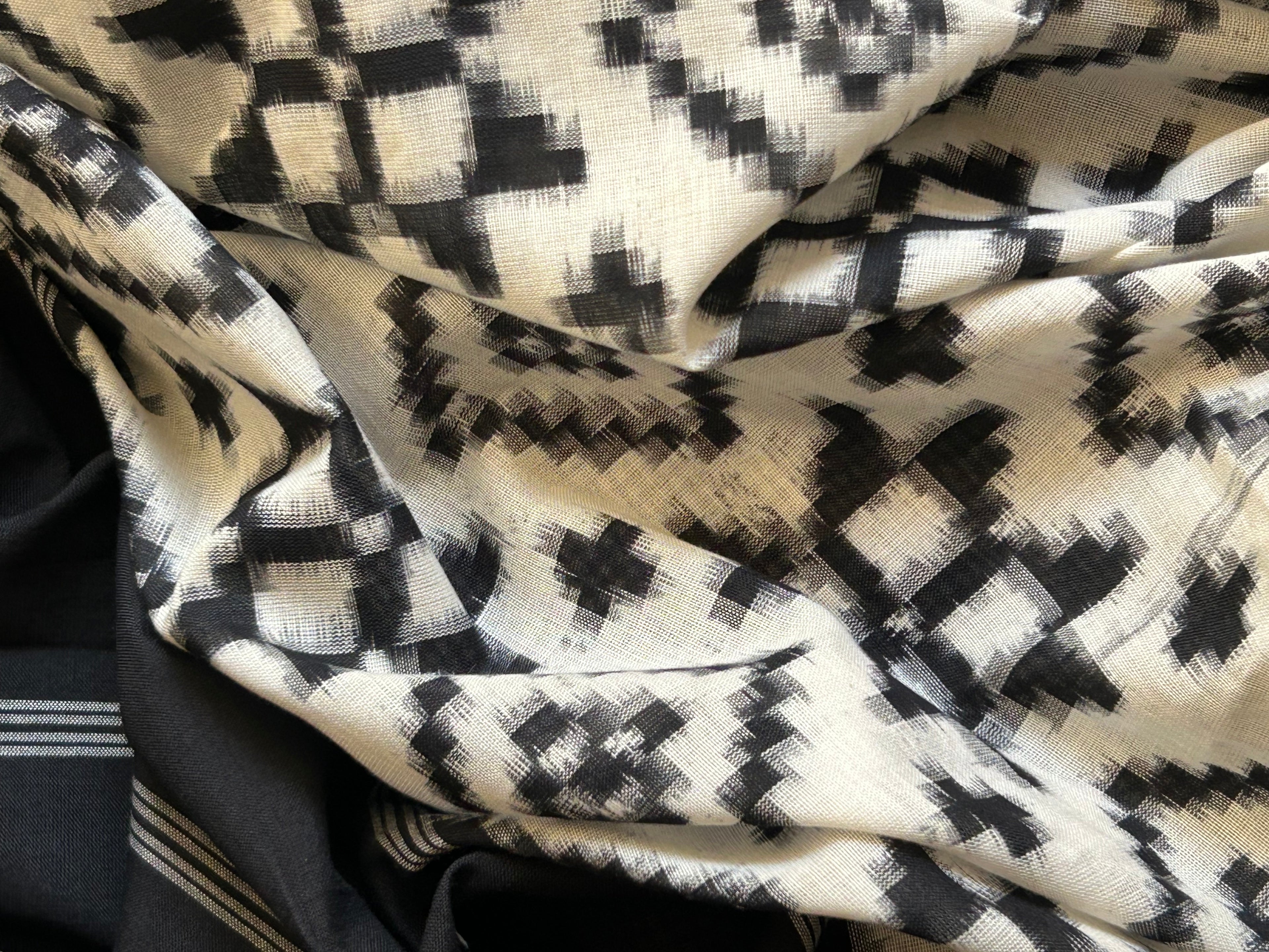 Handwoven Ikat Kurta Telia Dupatta Set