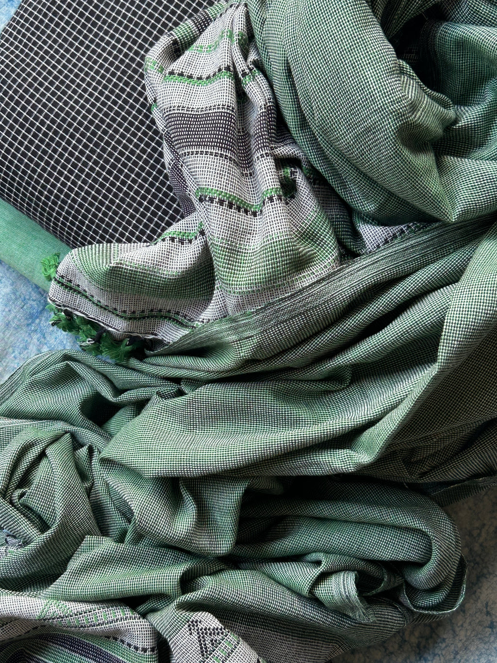 Taraangan - Handwoven Bhujodi Set
