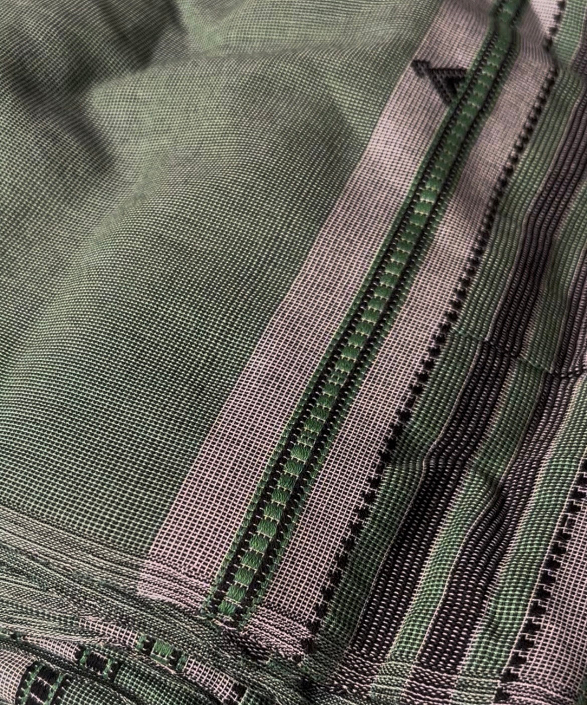 Sharvari - Handwoven Bhujodi Set