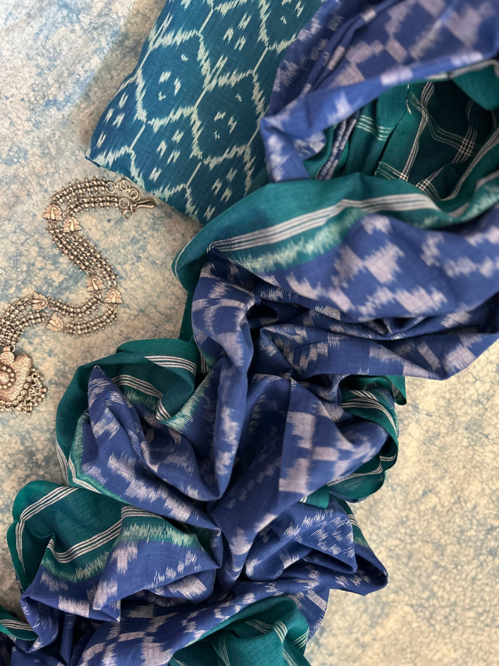 Handwoven Ikat Kurta Telia Dupatta Set