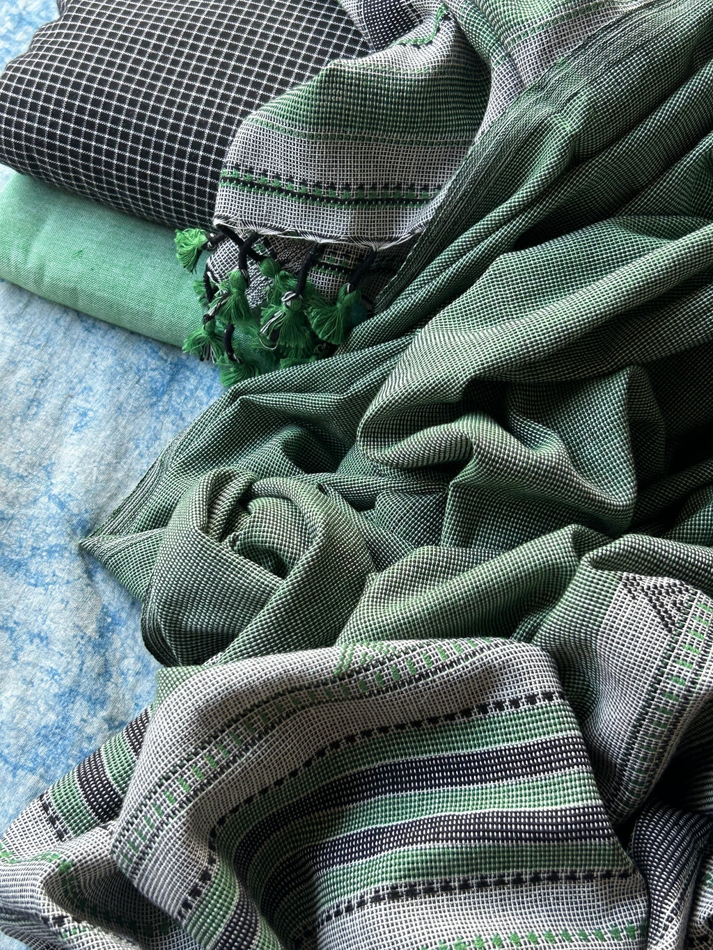 Taraangan - Handwoven Bhujodi Set