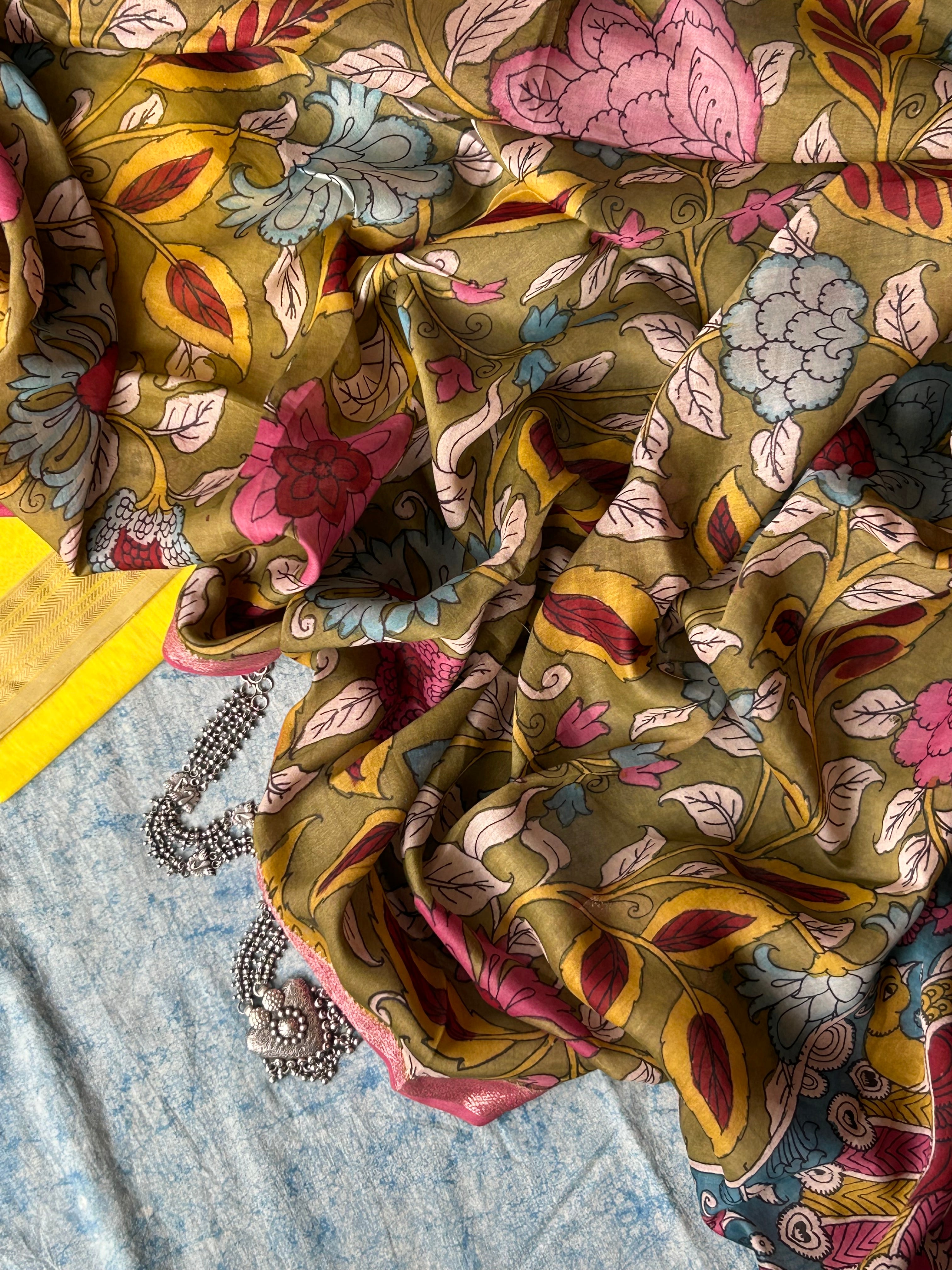 Menka - Handwoven Hand-drawn Handpainted Pen Kalamkari Kurta Dupatta Set