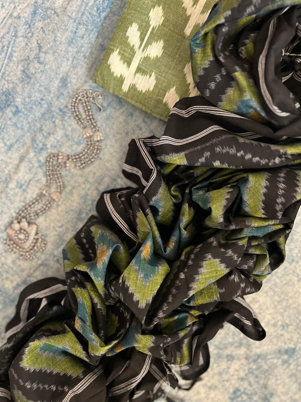 Handwoven Ikat Kurta Telia Dupatta Set