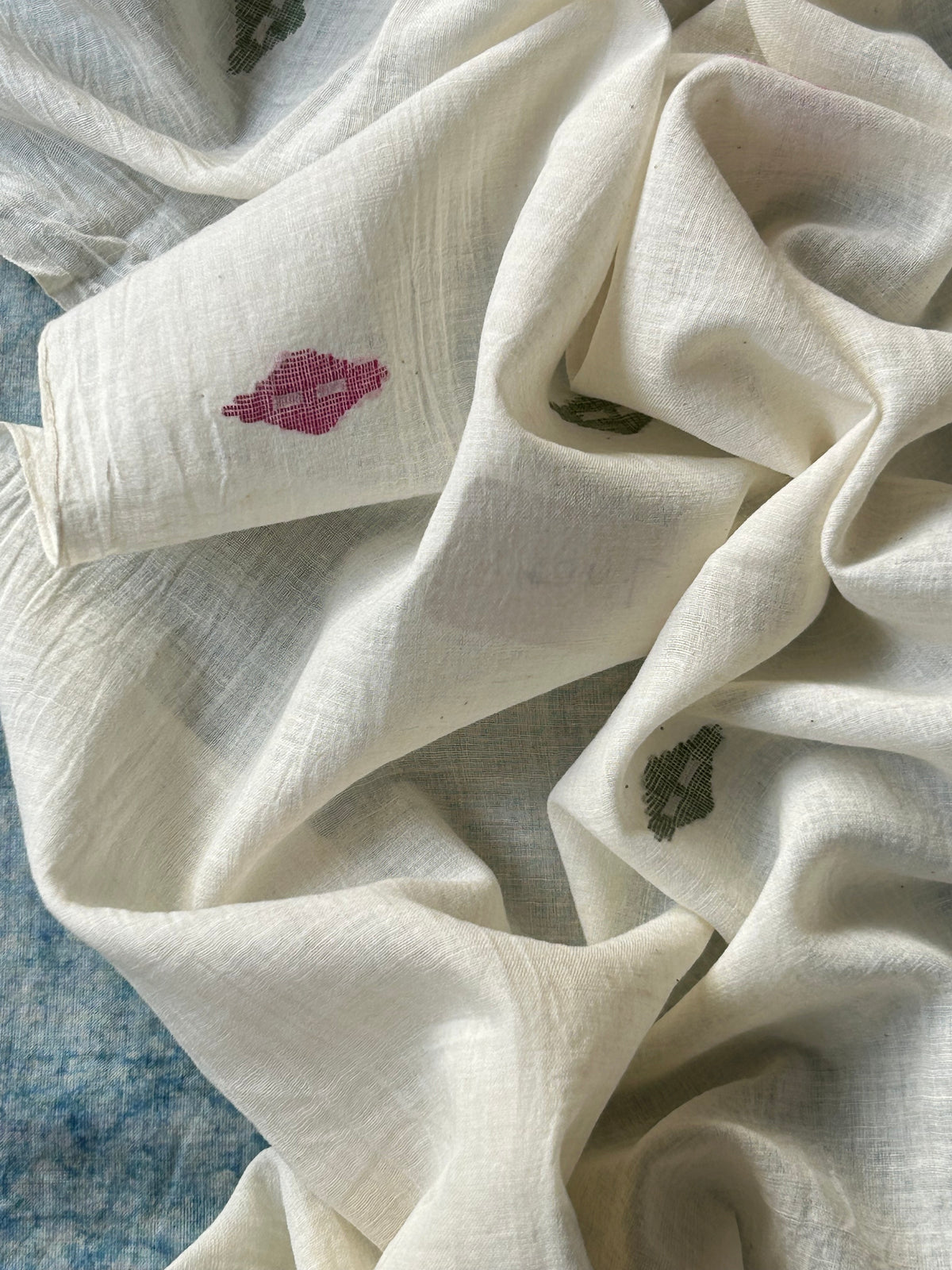 Utsavam - Handwoven Bengal Jamdani Fabric (740 INR/metre)