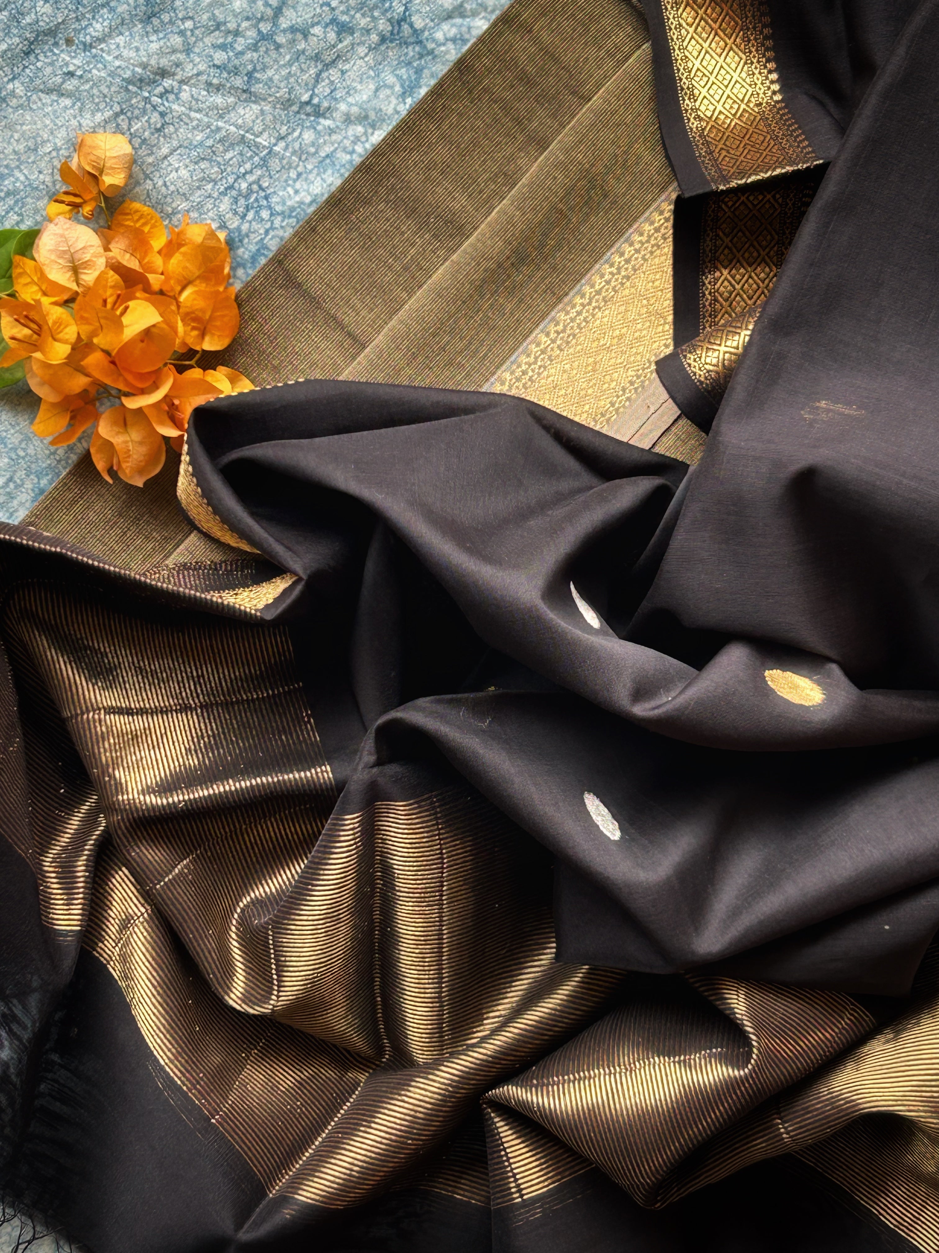 Handwoven Maheshwari Kurta Dupatta Set -Black & Gold