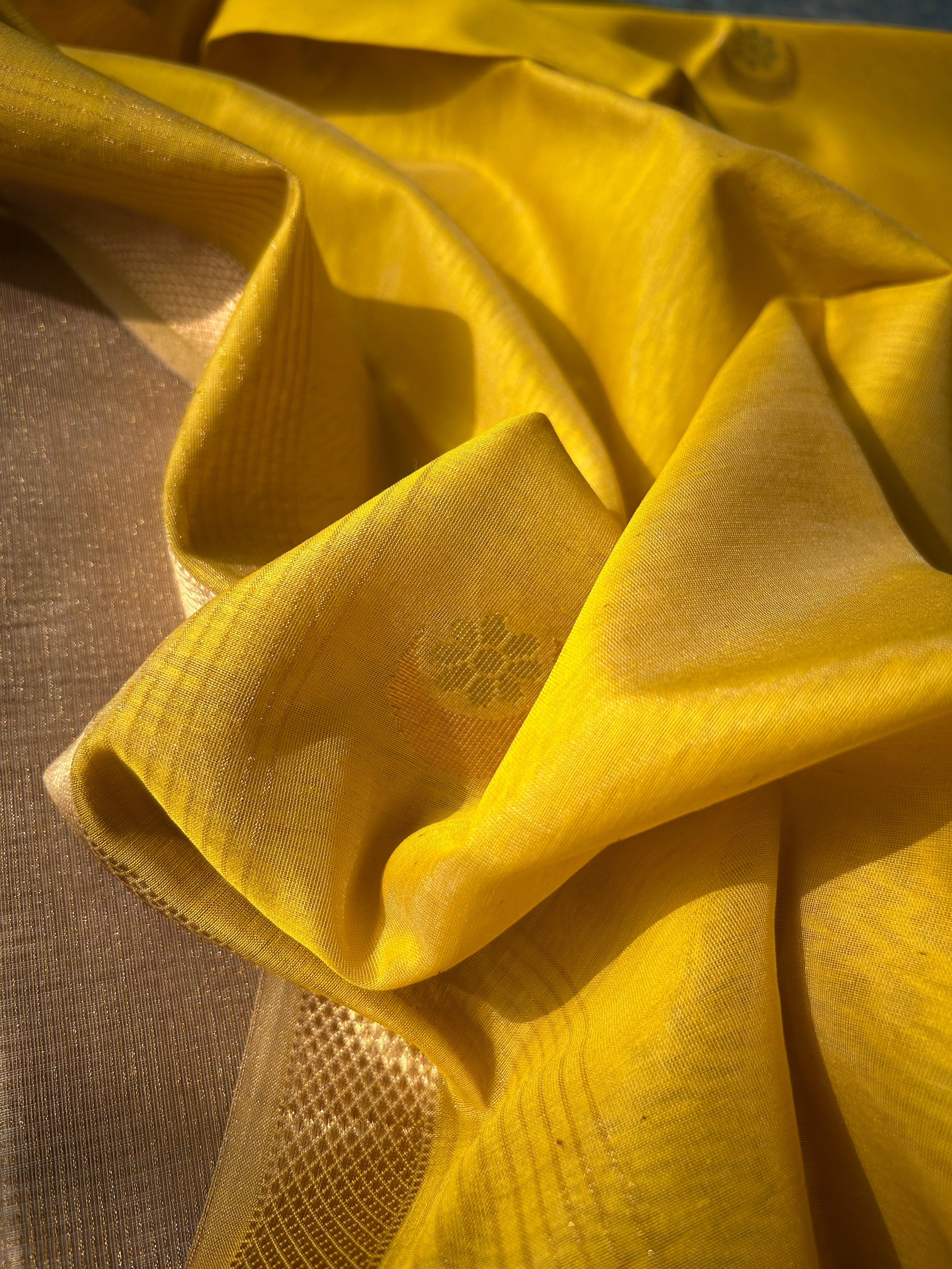 Handwoven Maheshwari Tissue Kurta Dupatta Set -Gold & SunshinE Yellow