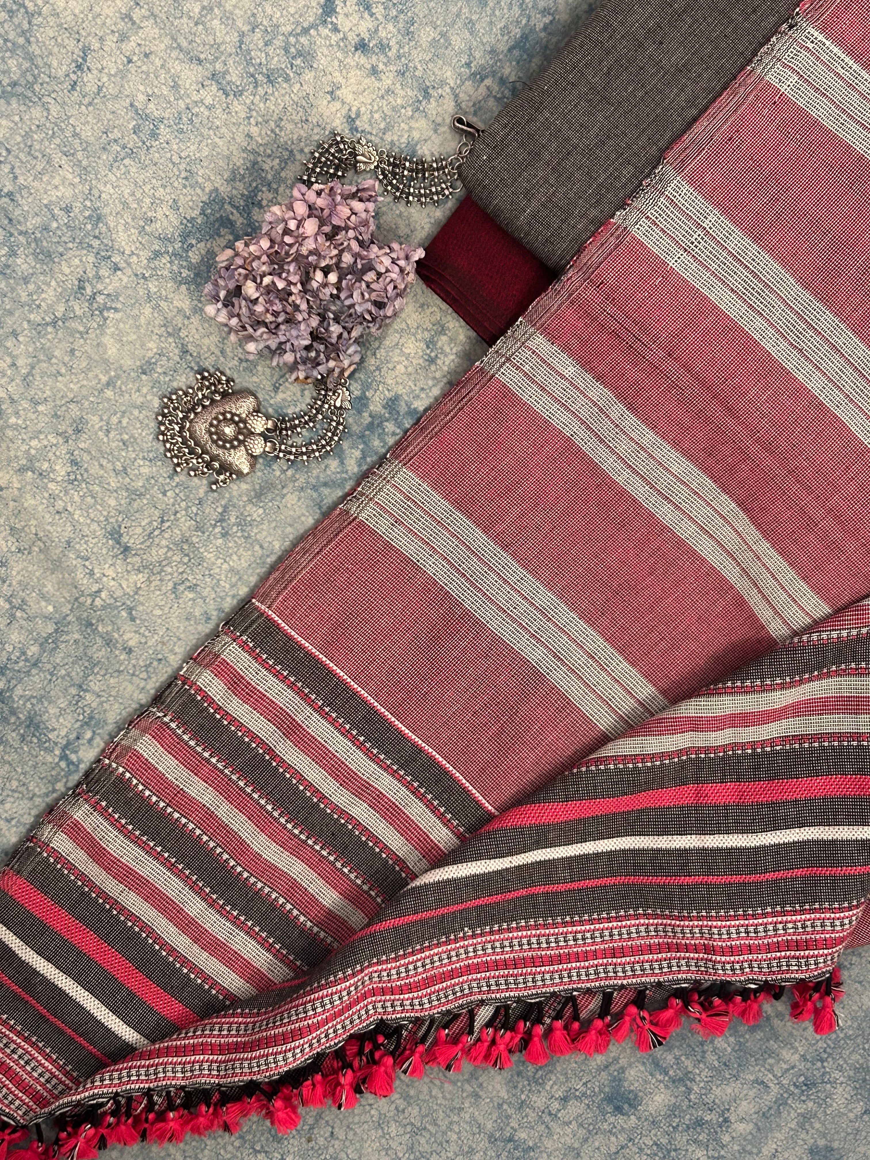 Handwoven Bhujodi Set - Black and Maroon