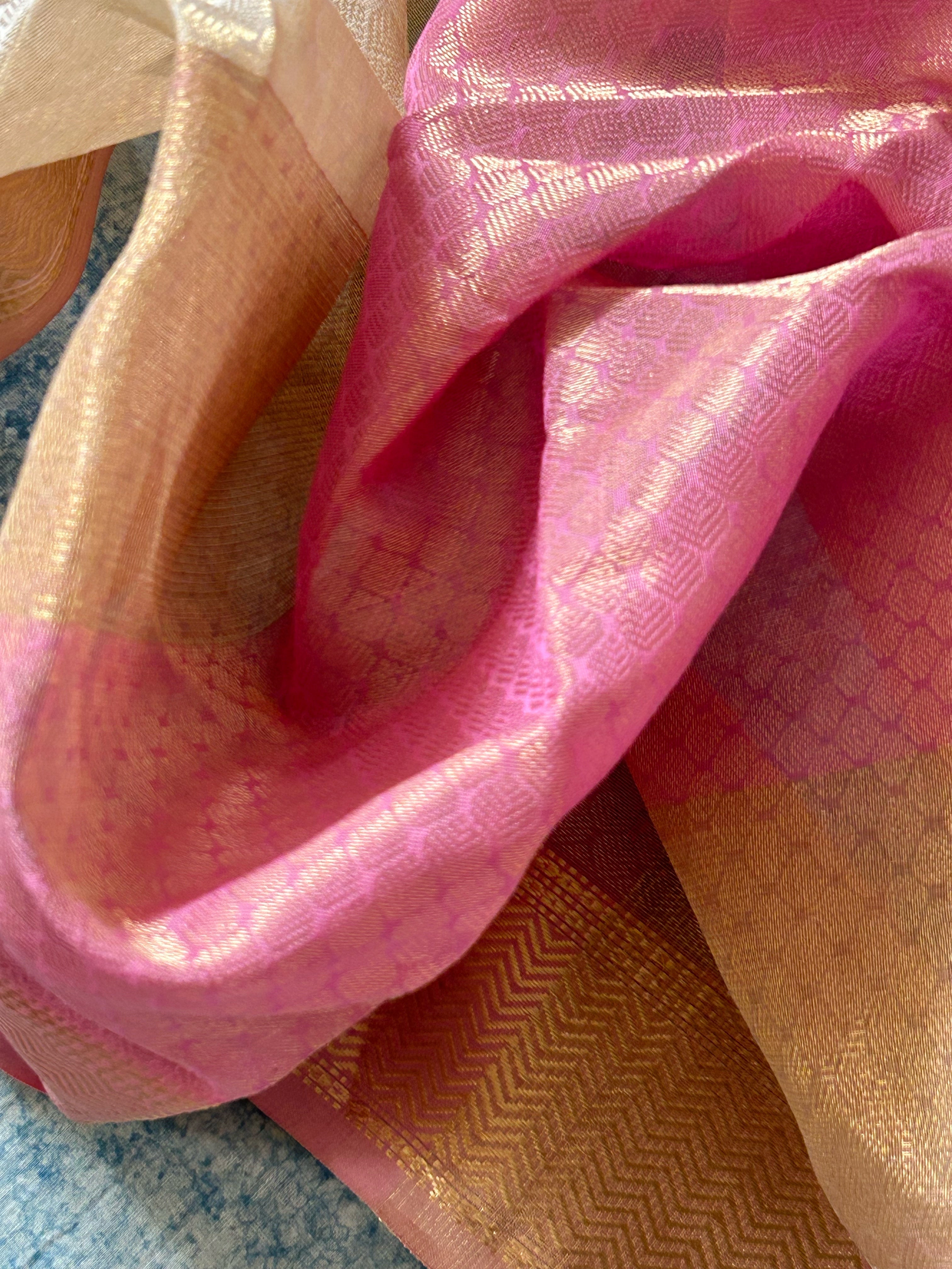 Handwoven Tissue Maheshwari Kurta Dupatta Set