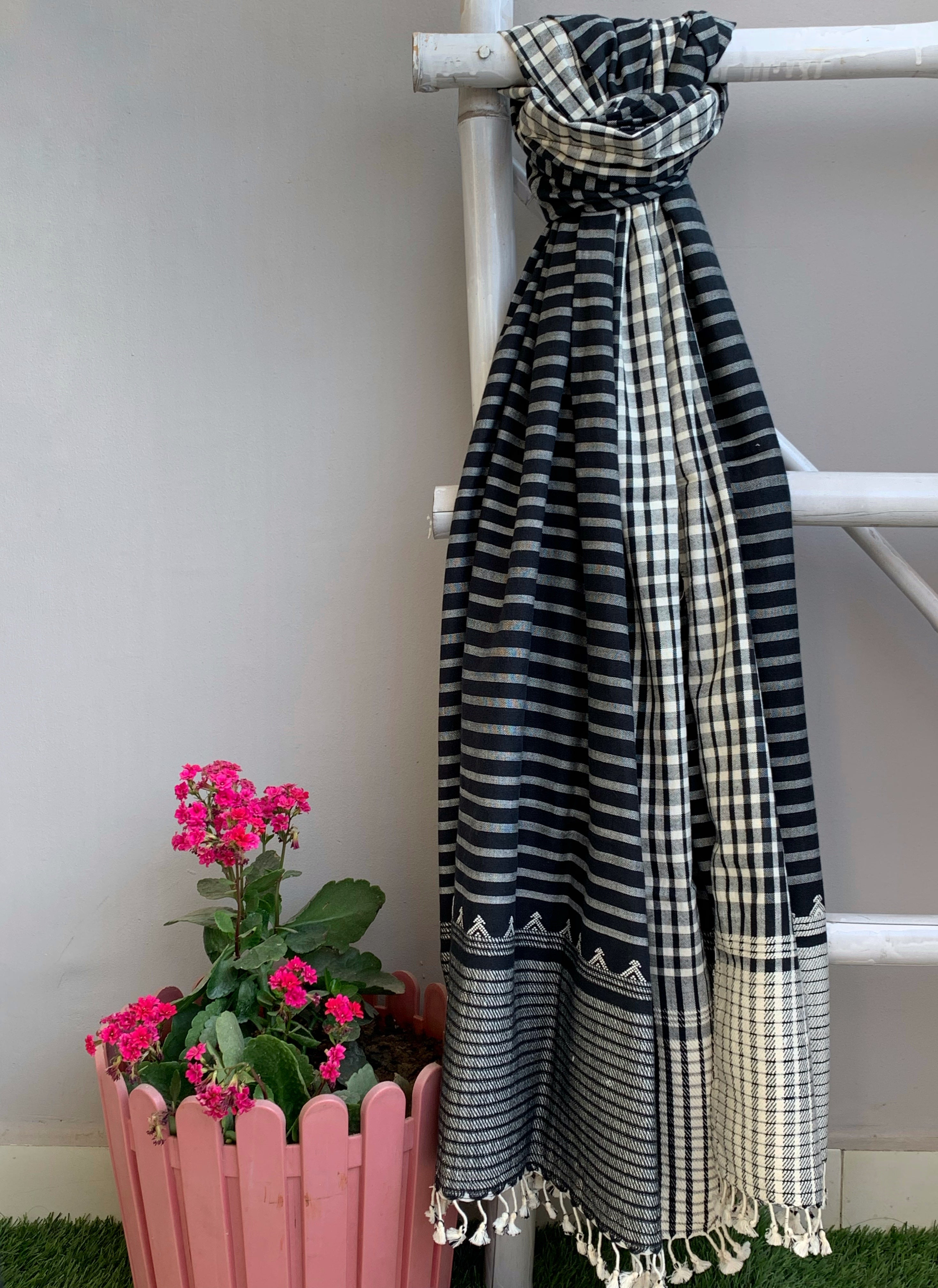 Handwoven Bhujodi Dupatta