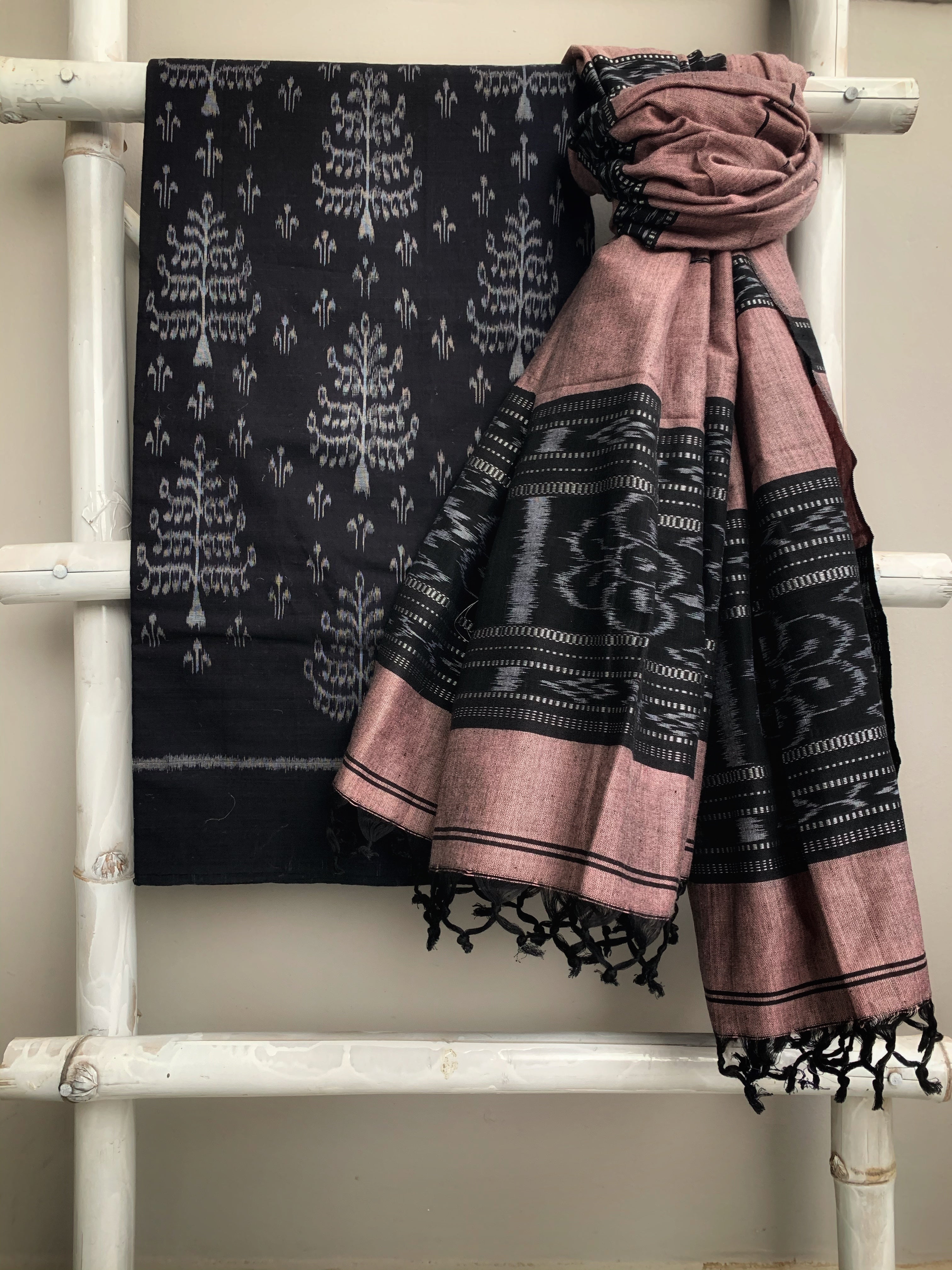 Handwoven Nuapatna Kurta Stole Set