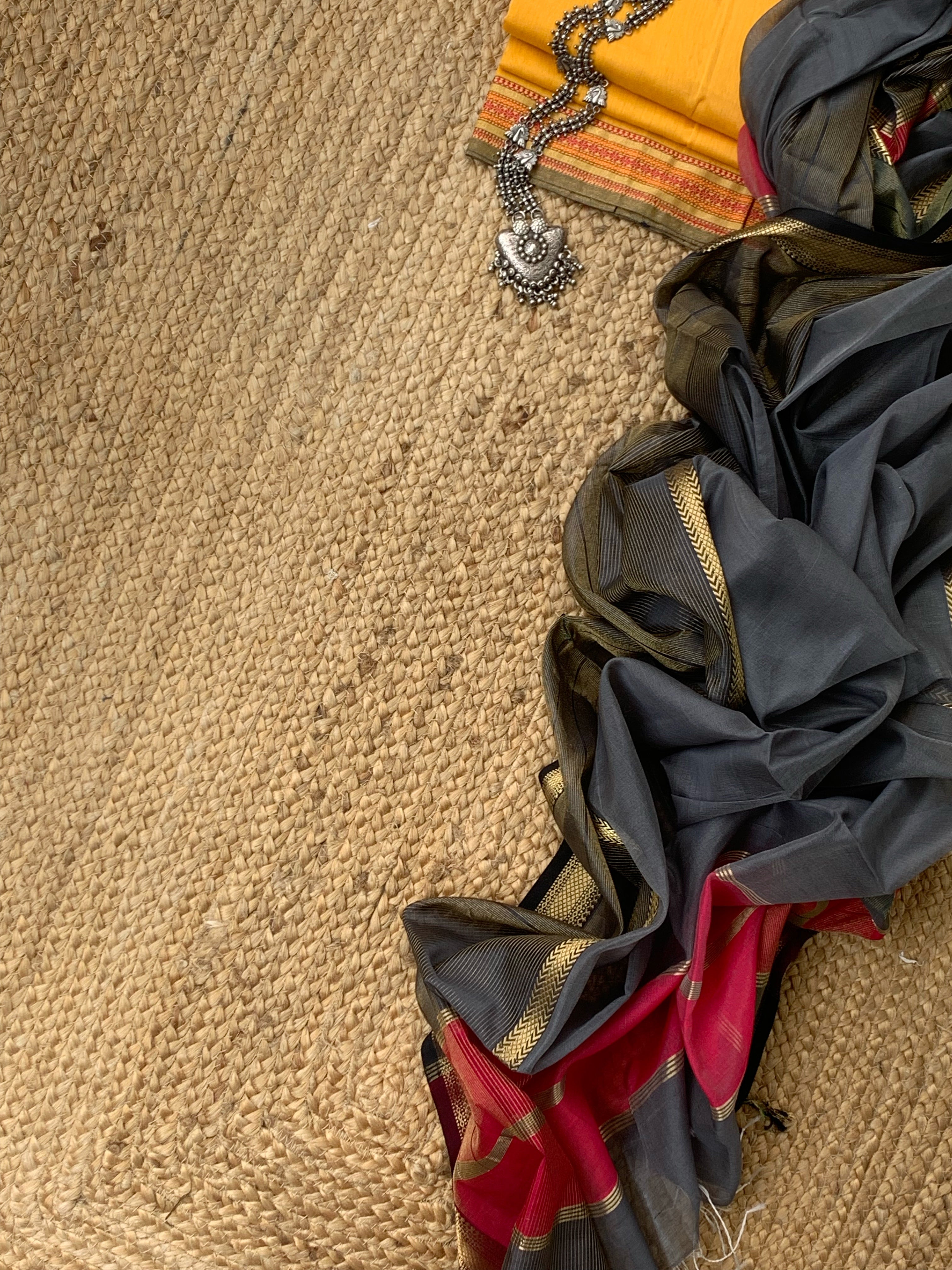 Handwoven Maheshwari Kurta dupatta set