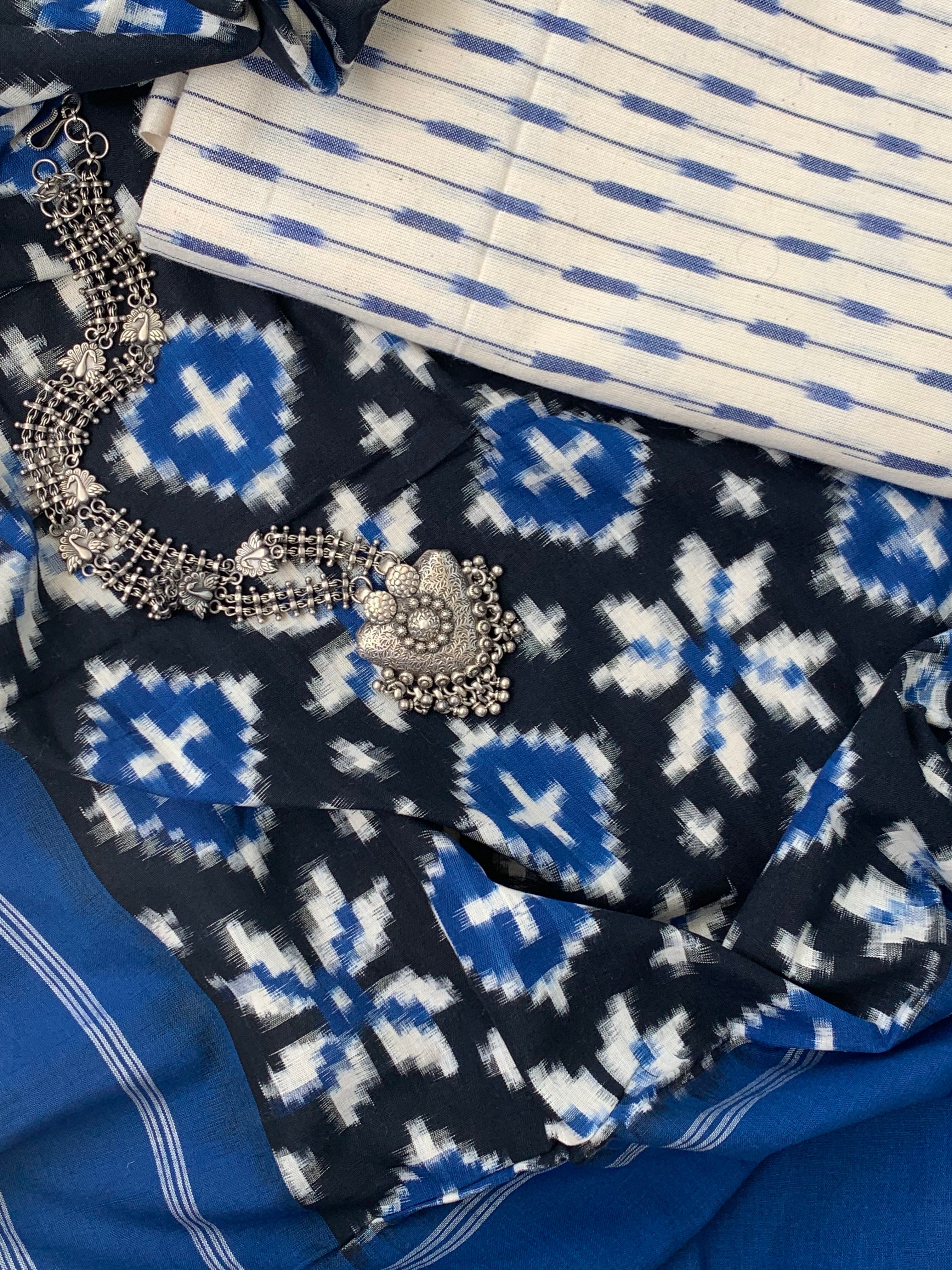 Ikat Weaving Kurta Telia Dupatta Set