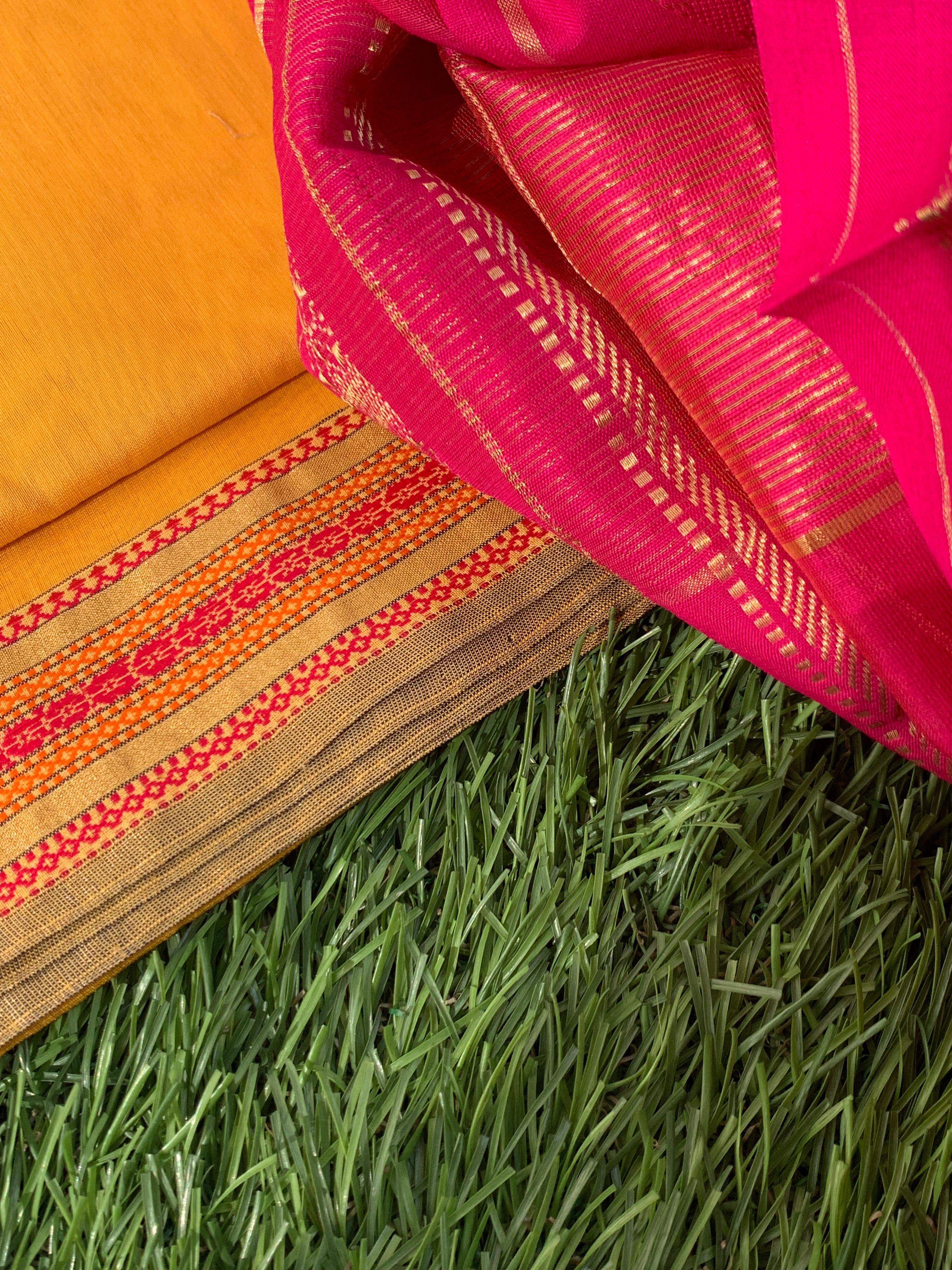 Handwoven Maheshwari Kurta dupatta set