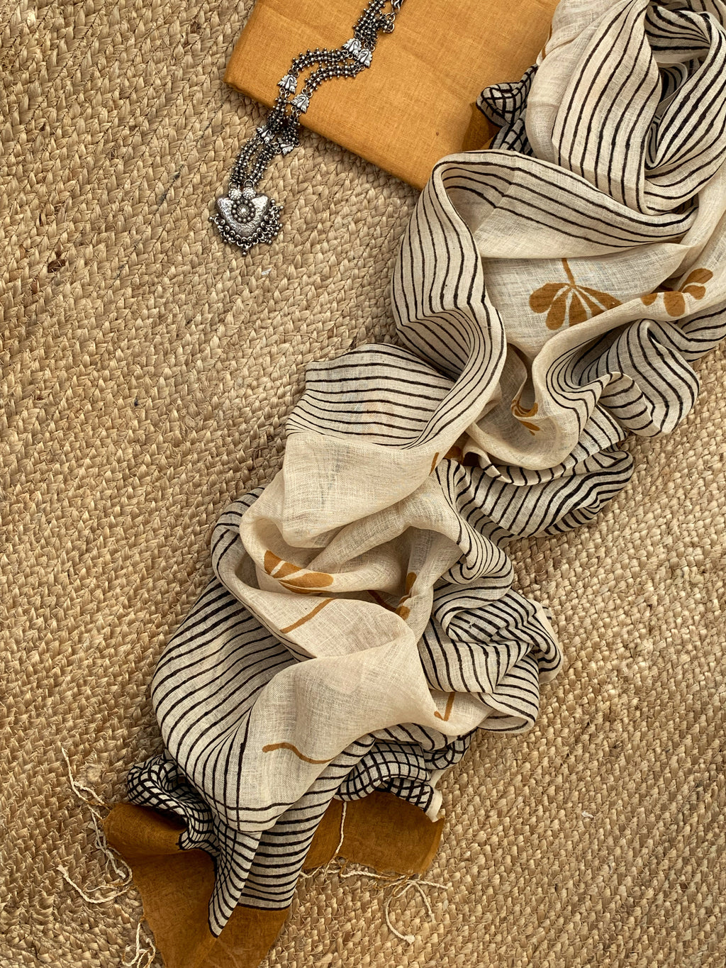 Handcrafted Linen Kurta Dupatta Set